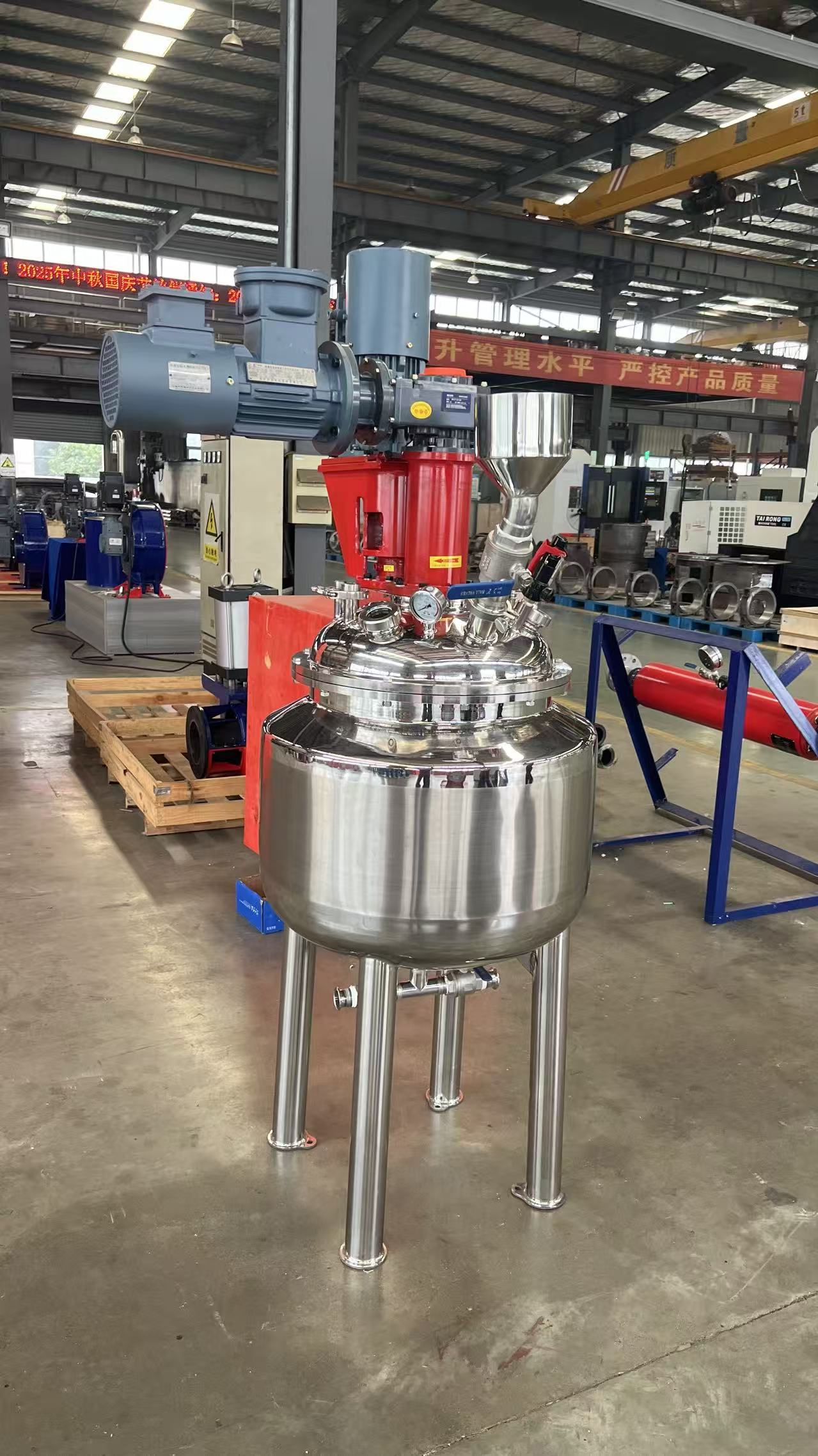 華運機械定制小型實驗分散乳化設備，賦能農(nóng)藥廠加藥研發(fā)