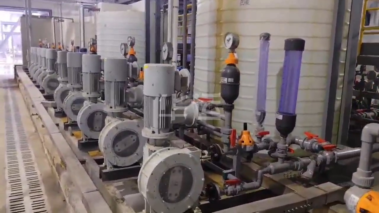 華運(yùn)機(jī)械軟管泵助力國(guó)內(nèi)石油公司油氣田凈化工程，賦能深度處理加藥環(huán)節(jié)